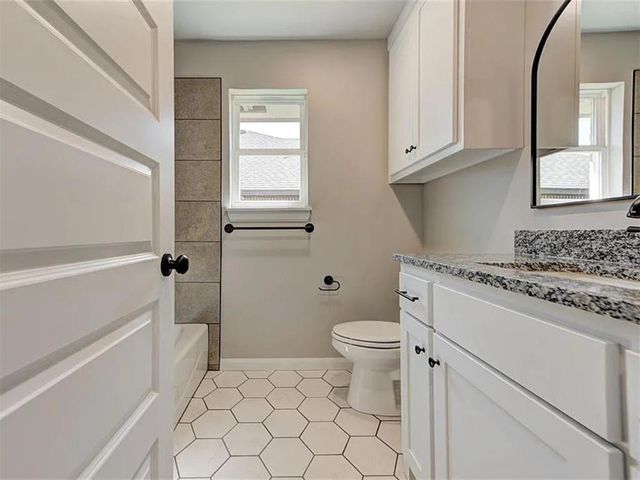 1935 W Flintlock Way, Mustang, OK 73064
