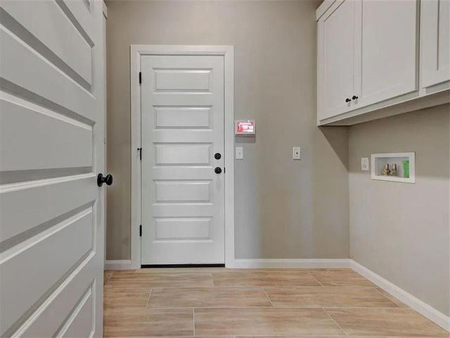 1935 W Flintlock Way, Mustang, OK 73064