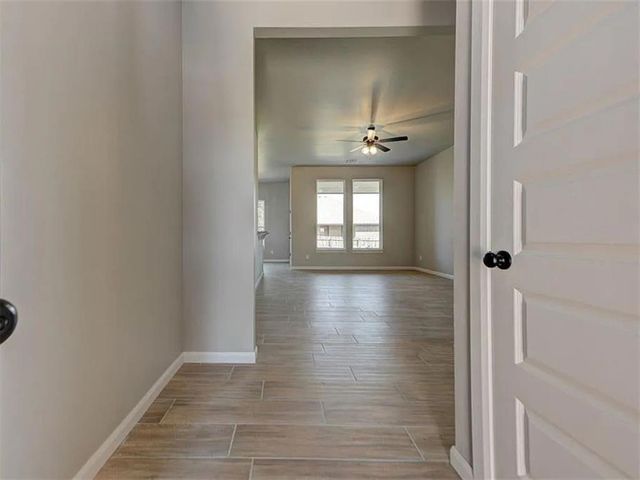 1935 W Flintlock Way, Mustang, OK 73064