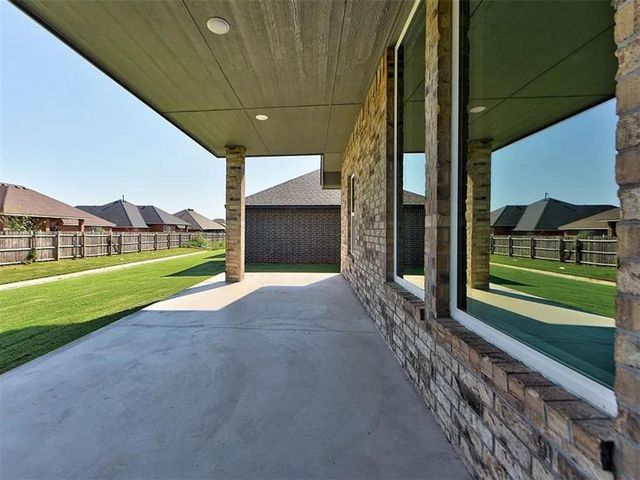 1935 W Flintlock Way, Mustang, OK 73064