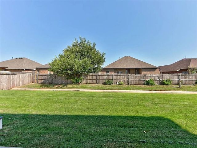 1935 W Flintlock Way, Mustang, OK 73064