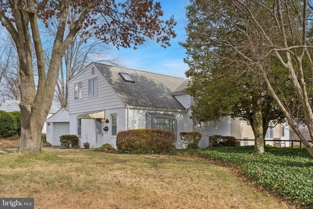 8613 LYKENS LN, Philadelphia, PA 19128