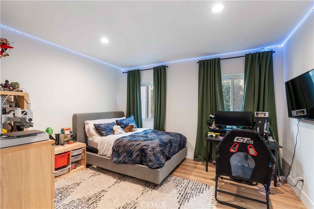 Image 17 of property listing at 5824 Compass Drive, Los Angeles, CA 90045