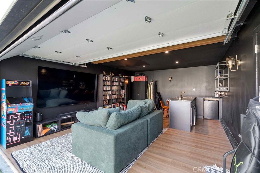 Image 19 of property listing at 5824 Compass Drive, Los Angeles, CA 90045