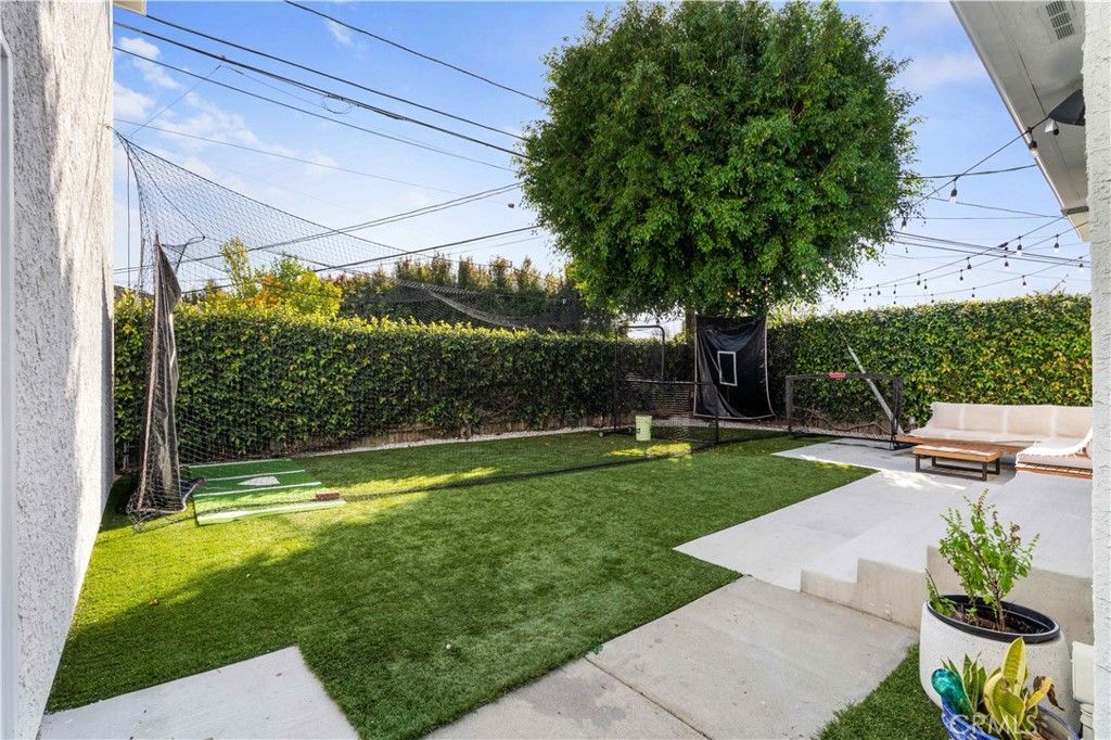 Image 25 of property listing at 5824 Compass Drive, Los Angeles, CA 90045