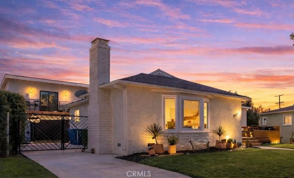 Image 4 of property listing at 5824 Compass Drive, Los Angeles, CA 90045