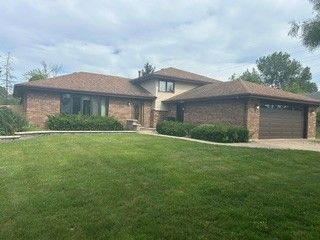 12921 S Parkside Drive, Palos Park, IL 60464