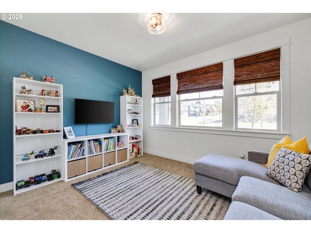 4021 Sw EASTWOOD Ave, Gresham, OR 97080