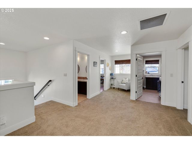 4021 Sw EASTWOOD Ave, Gresham, OR 97080