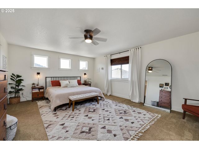 4021 Sw EASTWOOD Ave, Gresham, OR 97080