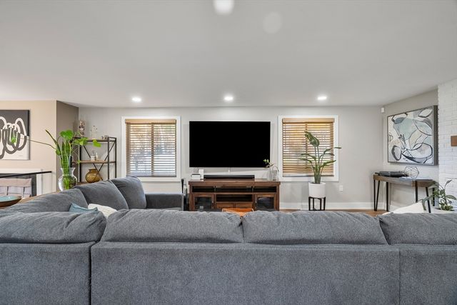 3 Robin Drive, Hudson, NH 03051