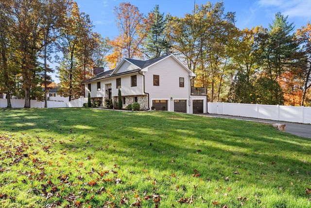 3 Robin Drive, Hudson, NH 03051