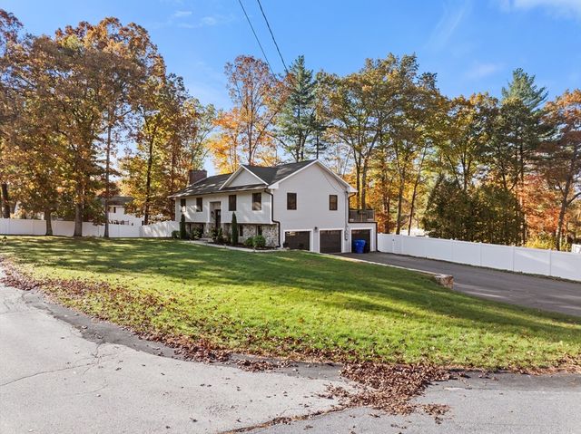 3 Robin Drive, Hudson, NH 03051