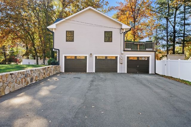 3 Robin Drive, Hudson, NH 03051