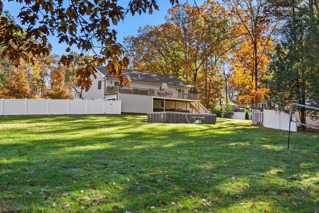 3 Robin Drive, Hudson, NH 03051