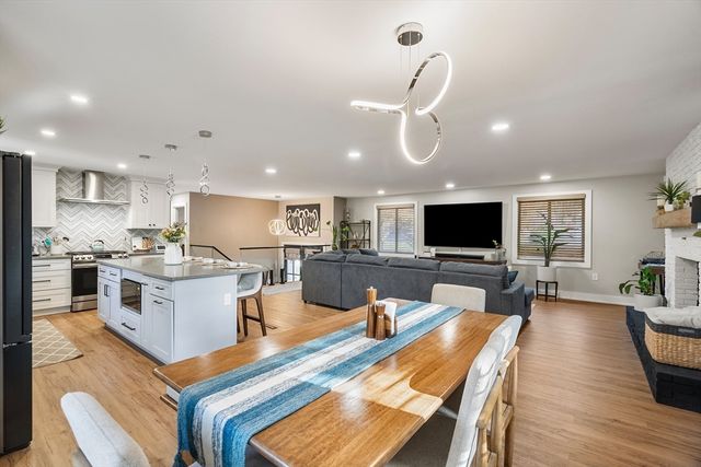 3 Robin Drive, Hudson, NH 03051