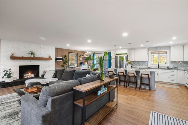 3 Robin Drive, Hudson, NH 03051