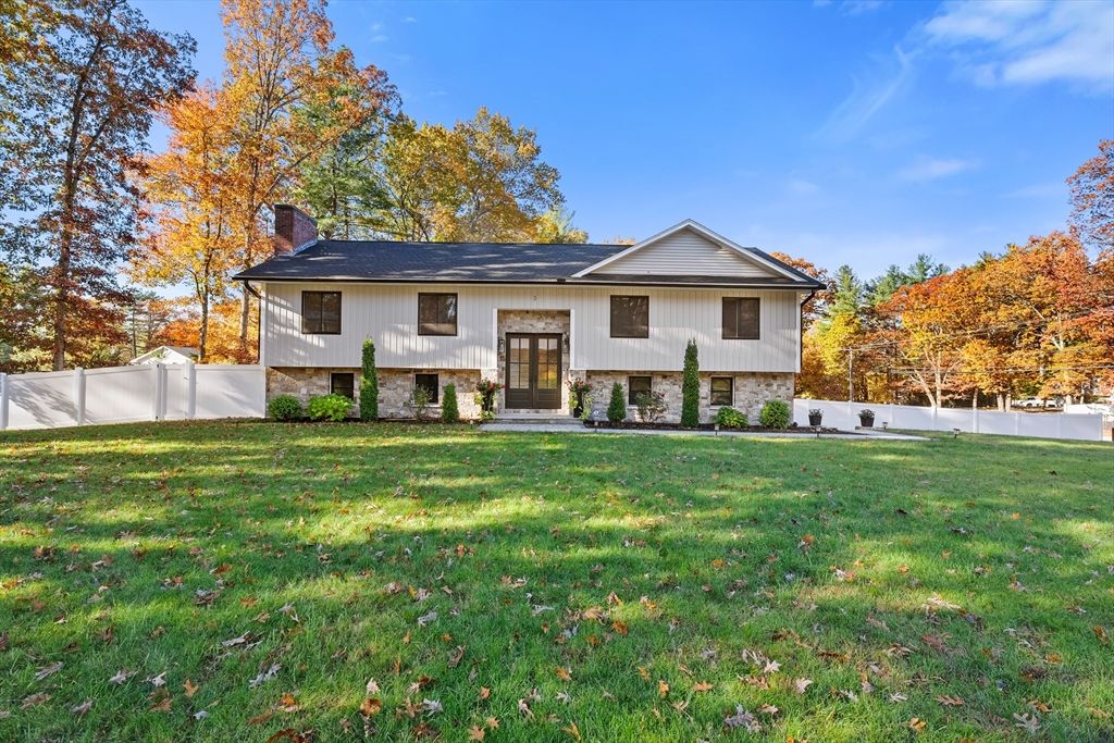 3 Robin Drive, Hudson, NH 03051