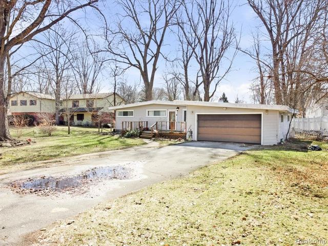 3325 Berry Drive, Burtchville, MI 48059