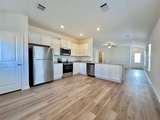 125 Paradise Canyon DR, Jarrell, TX 76537