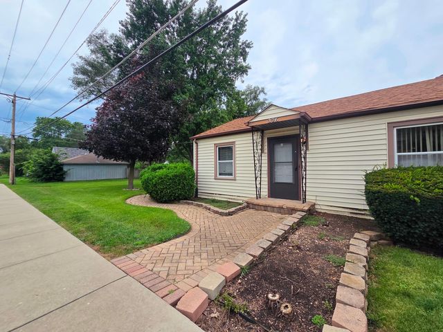 336 E ORCHARD Street, Mundelein, IL 60060
