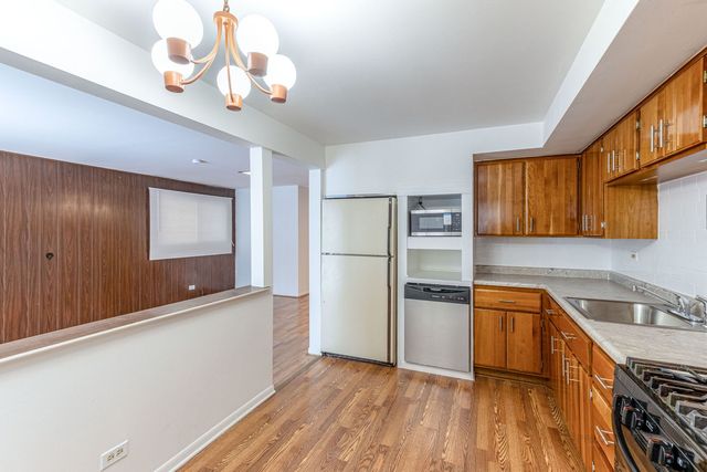 9260 Dee Road, Des Plaines, IL 60016