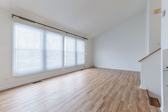 9260 Dee Road, Des Plaines, IL 60016