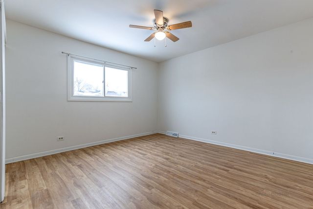 9260 Dee Road, Des Plaines, IL 60016