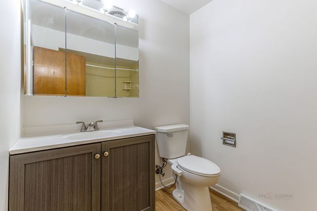 9260 Dee Road, Des Plaines, IL 60016