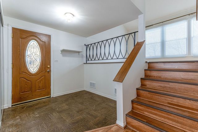 9260 Dee Road, Des Plaines, IL 60016