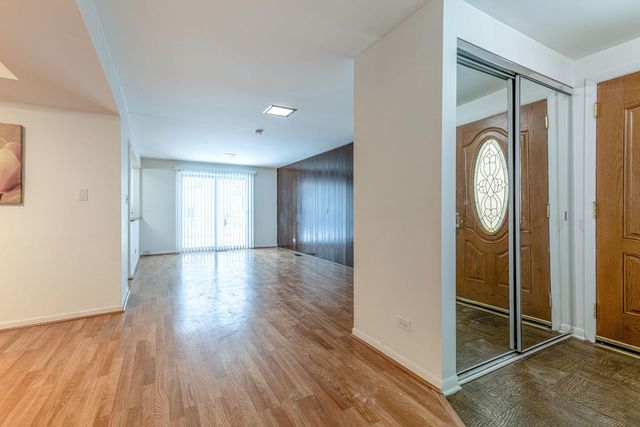 9260 Dee Road, Des Plaines, IL 60016