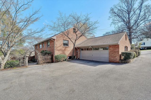 2240 Pommel DR, Roanoke, VA 24018