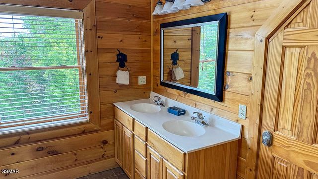 1352 Timberwolf Way, Sevierville, TN 37876