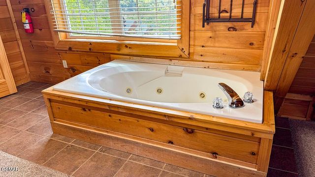 1352 Timberwolf Way, Sevierville, TN 37876
