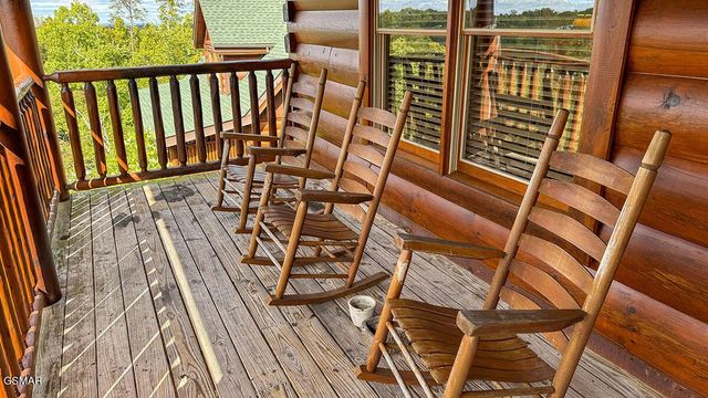 1352 Timberwolf Way, Sevierville, TN 37876
