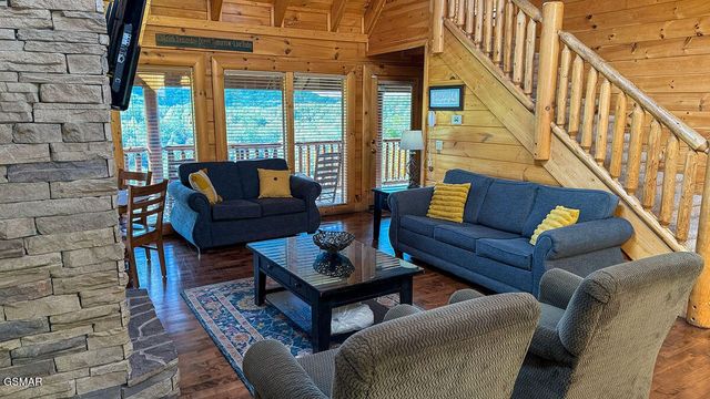 1352 Timberwolf Way, Sevierville, TN 37876