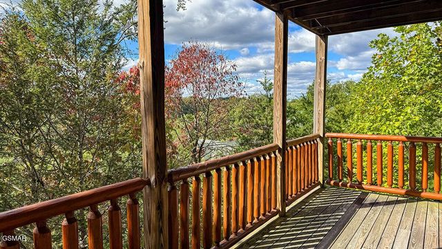 1352 Timberwolf Way, Sevierville, TN 37876