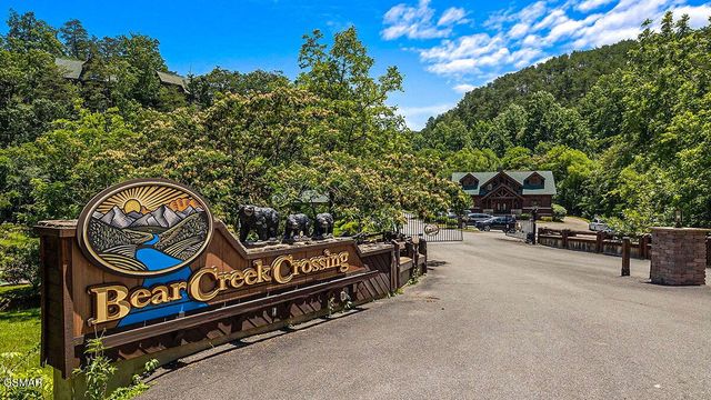 1352 Timberwolf Way, Sevierville, TN 37876