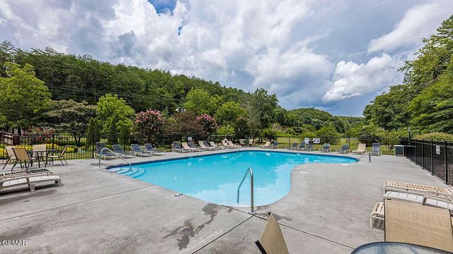 1352 Timberwolf Way, Sevierville, TN 37876