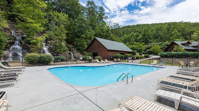 1352 Timberwolf Way, Sevierville, TN 37876