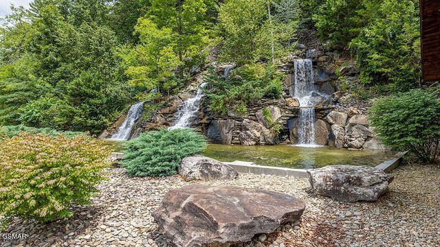 1352 Timberwolf Way, Sevierville, TN 37876