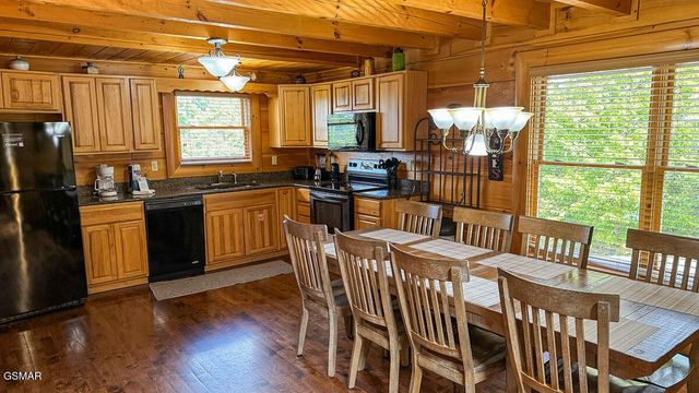 1352 Timberwolf Way, Sevierville, TN 37876