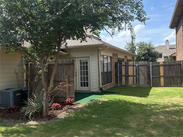 1638 Kingspoint Drive, Carrollton, TX 75007