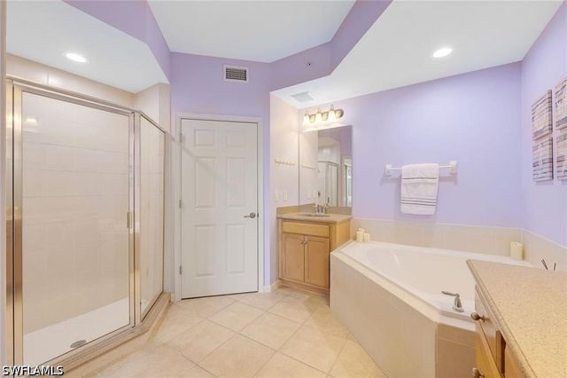 9525 Ironstone TER 102, Naples, FL 34120