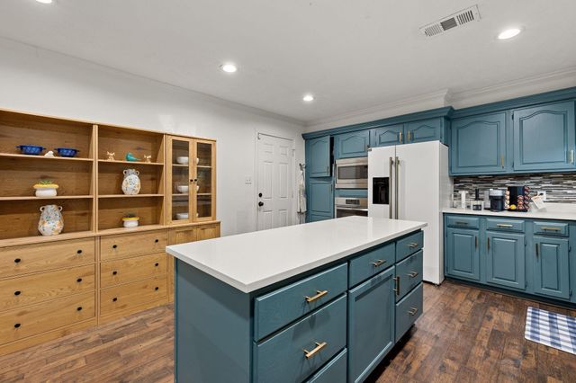 5018 Willowbend Boulevard, Houston, TX 77035