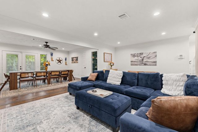 5018 Willowbend Boulevard, Houston, TX 77035