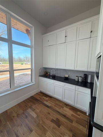 1637 Earhart Drive, Granbury, TX 76049