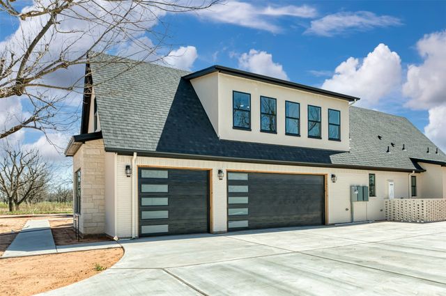 1637 Earhart Drive, Granbury, TX 76049