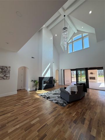 1637 Earhart Drive, Granbury, TX 76049