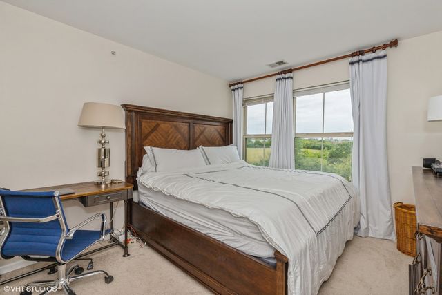 335 W Alpine Springs Drive 335, Vernon Hills, IL 60061